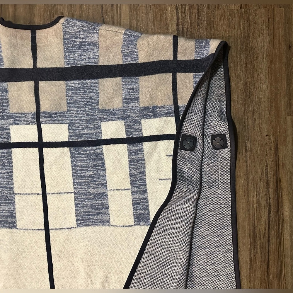 Lafayette 148 New York Open Front Wool Blend Poncho. Size S - Picture 10 of 11